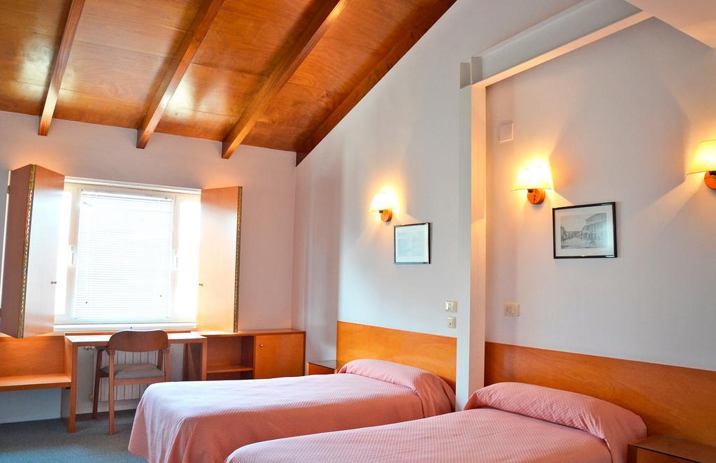 Hostal La Viuda Pobra De Trives الغرفة الصورة